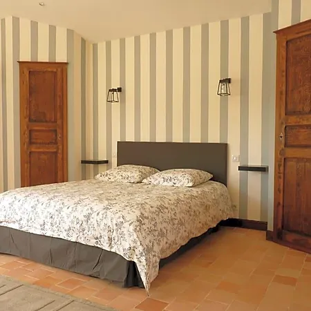 Domaine Du Chene Crucy Bed & Breakfast 3*