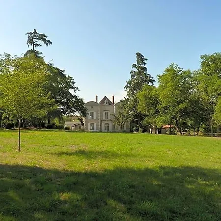 Domaine Du Chene Crucy Bed & Breakfast